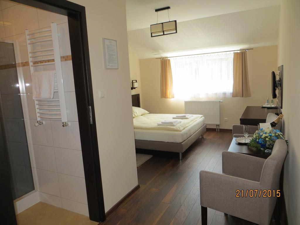 Hotel Pod Chelmem Ropa Exterior photo