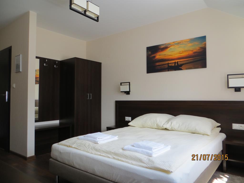 Hotel Pod Chelmem Ropa Exterior photo